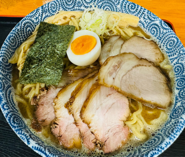 「濃厚中華そば特大チャーシュートッピング」@つけ麺 中華そば 佐とうの写真