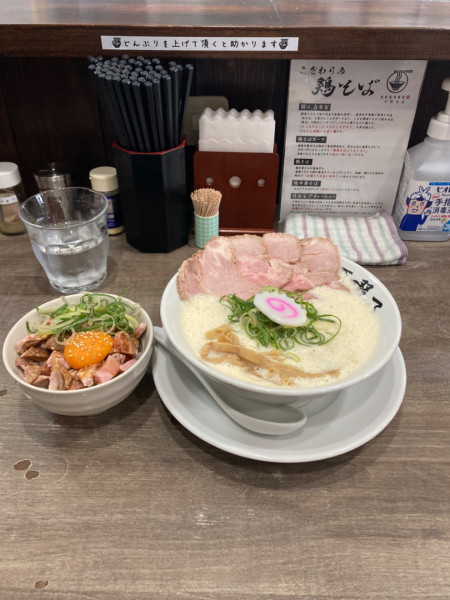 「鶏白湯900円　レアチャミニ320円」@鶏そば 啜る 小牧分店の写真