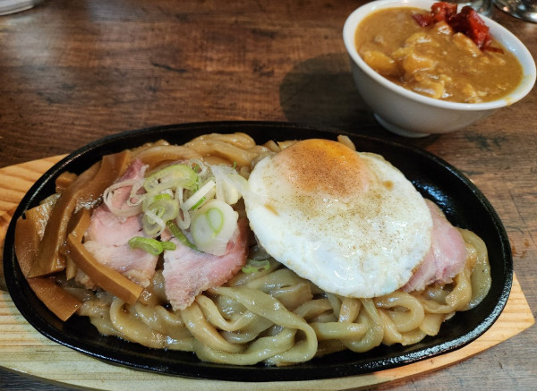 「炒麺　目玉焼き　茶碗カレー」@神保町炒麺YOSHIの写真