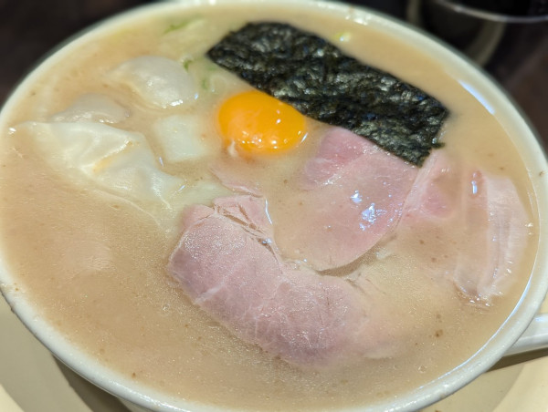 「わんたん豚骨ラーメン」@中洲 川端 きりんの写真
