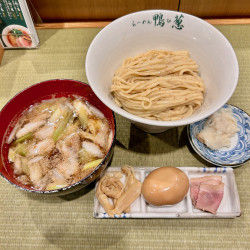 鴨汁つけめん（上）（1450円）＋ワンタン（200円）