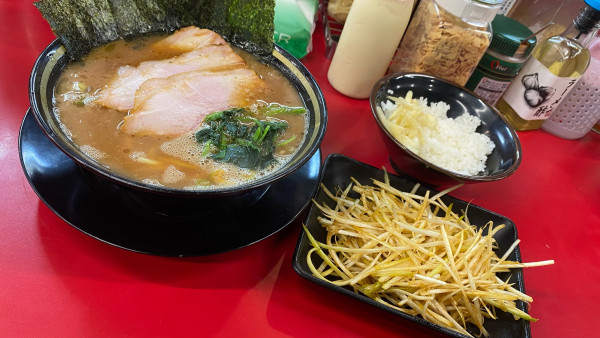 「ネギチャーシューメン（白）¥1,250」@IEKEI_TOKYO 王道家直系の写真