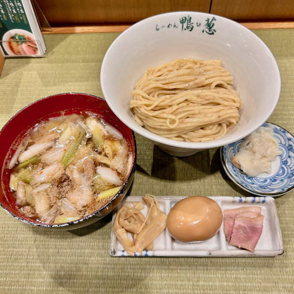 鴨汁つけめん（上）（1450円）＋ワンタン（200円）