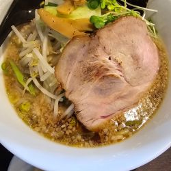 背脂醤油らーめん　880円   ＋ ゆで野菜ＴＰ