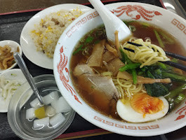 「本日の定食 ラーメンと半チャハン(750)」@鴻運来の写真