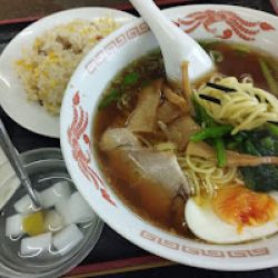 本日の定食 ラーメンと半チャハン(750)