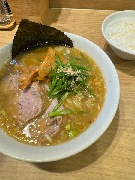 「らーめん850円＋半ライス100円」@豚骨醤油らーめん 一心の写真