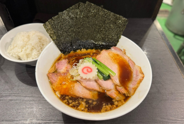 「生姜醤油そば、肉増し、海苔増し、ご飯」@横浜中華そば 維新商店の写真