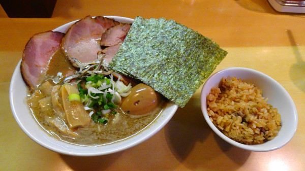 「特製濃厚煮干しラーメン（1,200円）＋いりこ飯（50円）」@三代目しゅうの写真