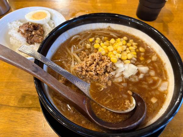 「味噌ラーメン(ランチセット)1030円」@味噌ラーメン専門店 日月堂 新所沢店の写真