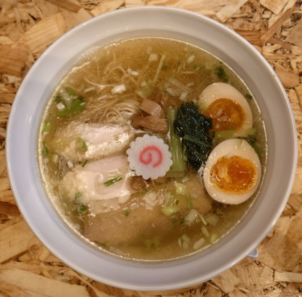 「塩鶏中華そば(味玉入り、1050円)」@麺処 若武者 越谷店の写真