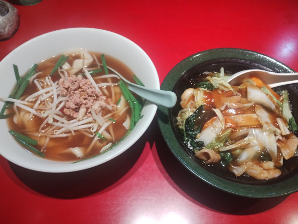 「ラーメンセット(台湾ラーメン刀削麺変更、中華飯)」@台湾料理 長楽 高崎店の写真