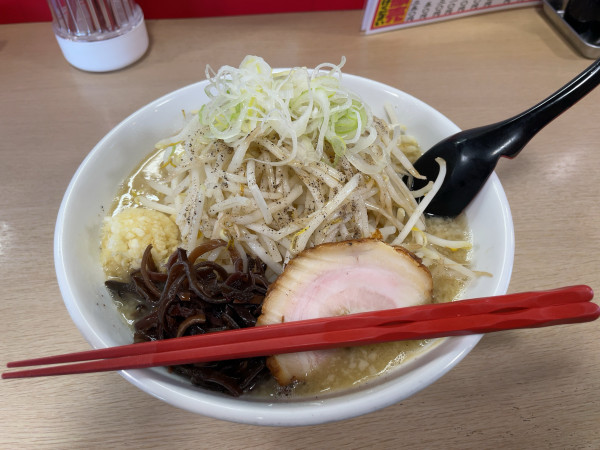 「背脂塩スタミナメン」@麺屋 花形の写真