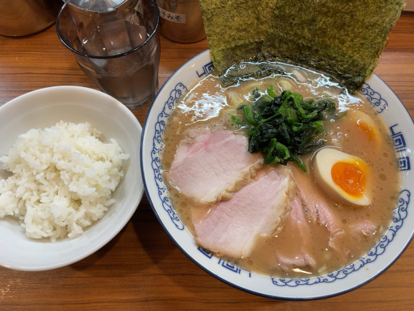 「チャーシューラーメン」@横浜豚骨醤油ラーメン YOLOの写真