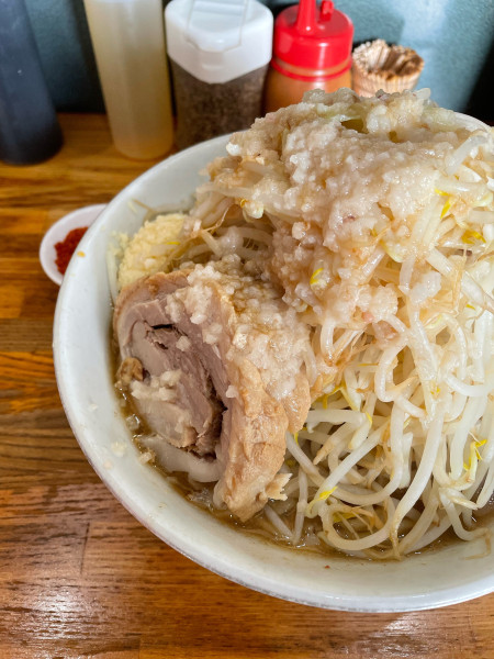 「ラーメン 並 ヤサイニンニクアブラチョイ辛」@デカ盛り戦隊 豚レンジャーの写真