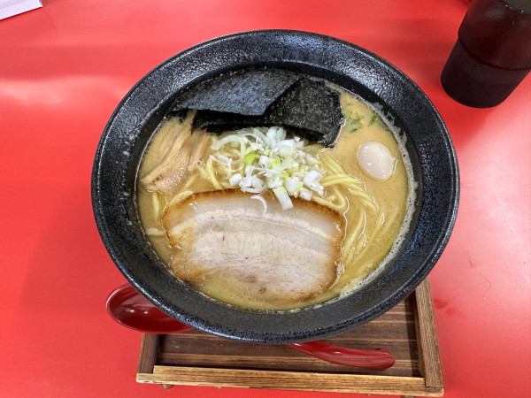 「醤油豚骨ラーメン(並盛・150g)850円→500円」@一合舎 前橋店の写真