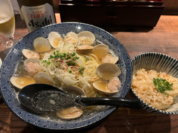 「アサヒスーパードライ中瓶〜はまぐりラーメン大盛ミニホタテご飯」@和風楽麺 四代目 ひのでやの写真