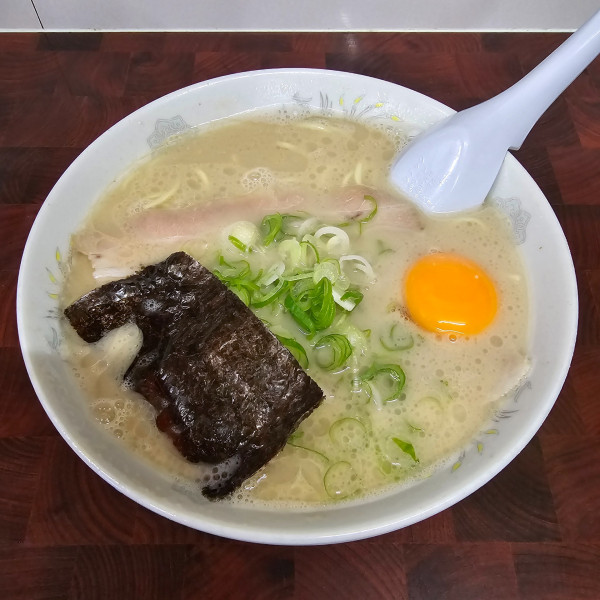 「生卵入りラーメン」@来久軒の写真