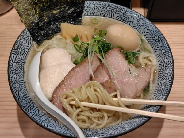 「はまぐりそば 塩(特製·大盛)·小ライス」@麺匠ようすけの写真