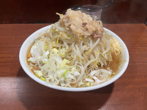 「【限定】漆黒(麺半分•ニンニク/ヤサイ/アブラ) 1,350円」@D麺の写真