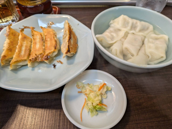 「焼餃子1皿+水餃子１皿」@宇都宮 みんみん 江曽島店の写真