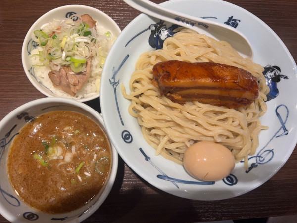 「濃厚武蔵つけ麺1430円+塩チャーシュー飯320円」@麺屋武蔵 浜松町店の写真