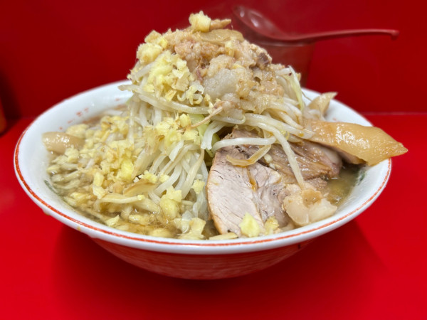 「大ラーメン、野菜、脂、カラメ、生姜」@ラーメン二郎 大宮公園駅前店の写真