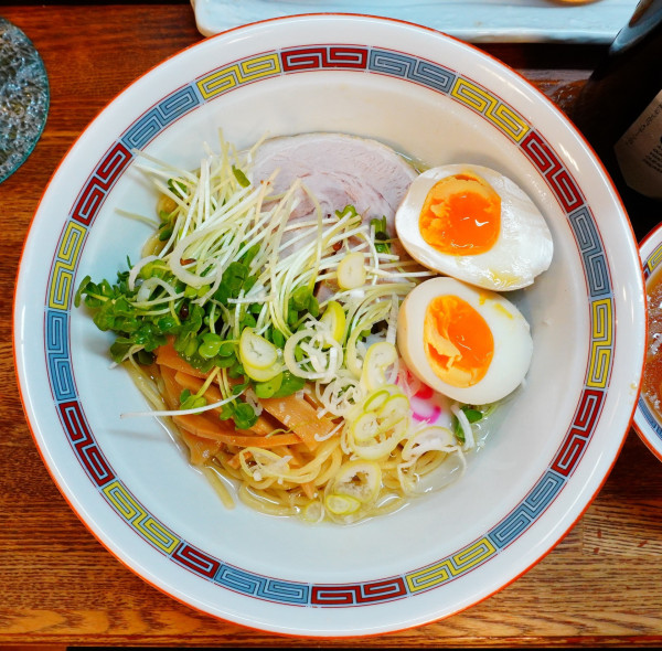 「油そば＋味付玉子＋ビンビール（大）」@宝華らぁめんの写真