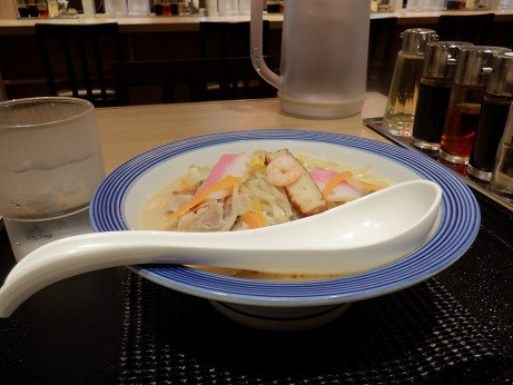 「スモールちゃんぽん（麺・野菜の量が半分）」@長崎ちゃんぽん リンガーハット 小田急マルシェ町田店の写真