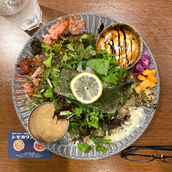 「4種フォレスト盛りカレー」@東京間借りカレー シモカワスパイス 新宿店の写真