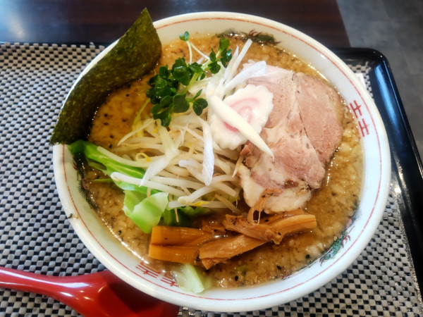 「味噌ラーメン（こってり、もやしキャベツ）950円」@キッチン とちの木の写真