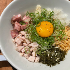 鶏と麦ときどき豚の画像