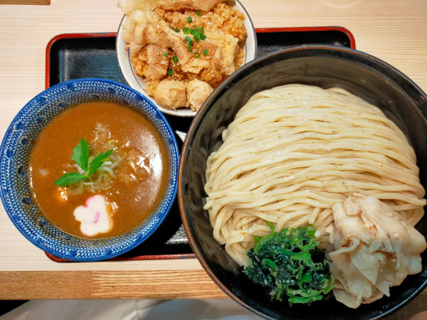 「鶴嶺峰つけ麺(大関600g)1300円+ちゃんこ飯350円」@らー麺土俵 鶴嶺峰の写真