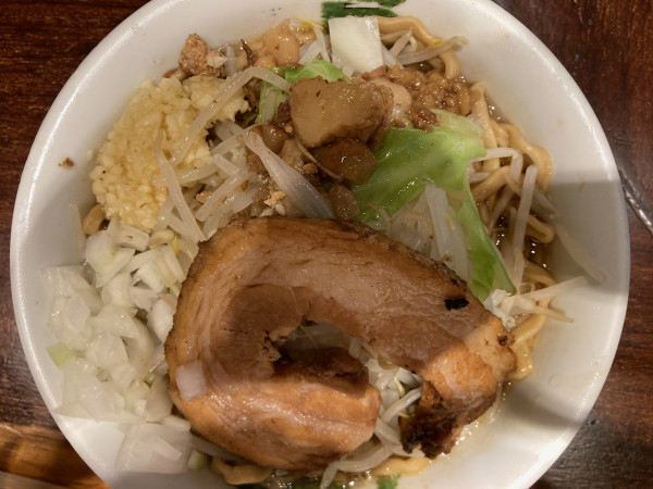 「雷ラーメン並+玉ネギ」@ラーメン 雷 東京本丸店の写真