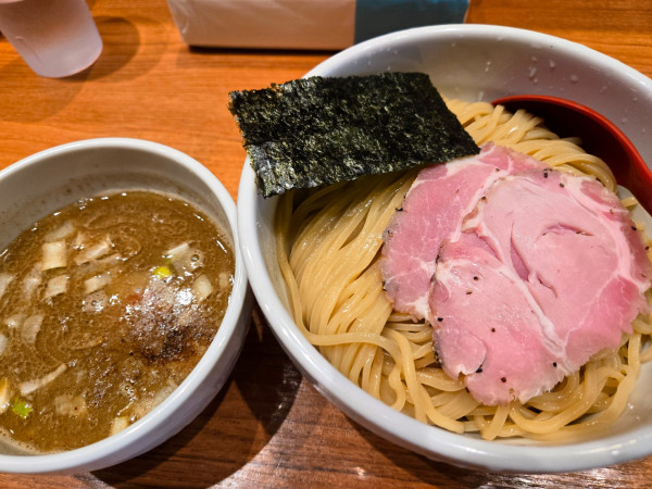 「つけ麺大盛」@煮干中華そば 鈴蘭 新宿店の写真
