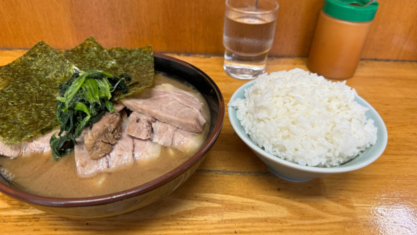 「ラーメン（並）＋チャーシュー＋ライス（大）」@横浜家系ラーメン 大原家の写真