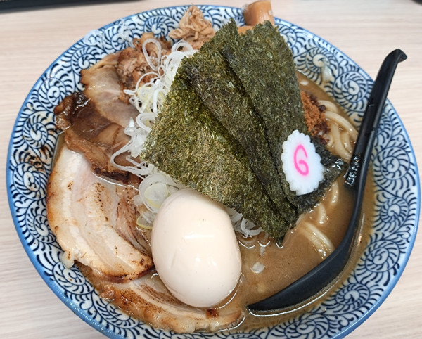 「濃厚狼煙らーめん￥1000＋特製トッピング￥450」@狼煙 大宮店の写真