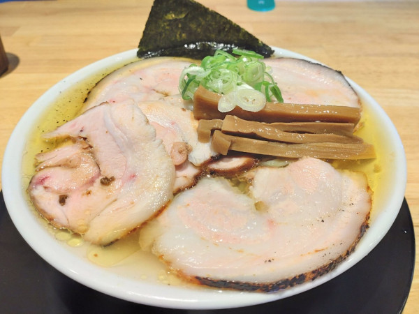 「塩焼豚麺＋麺大盛」@竜の髭 ramen-laboの写真