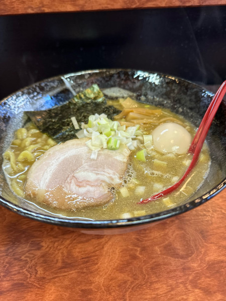 「煮干しラーメン➕味玉」@煮干しらーめん 渡辺商店の写真
