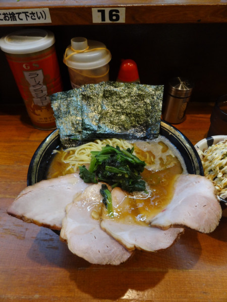 「チャーシュー麺中1300円硬少し濃、チャーシュー丼400円」@末廣家の写真