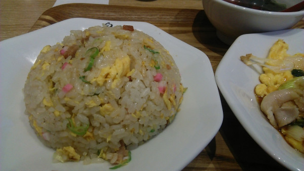 「チャーハン 539円＋ハーフきくらげ玉子炒め 396円」@れんげ食堂 Toshu 本八幡店の写真