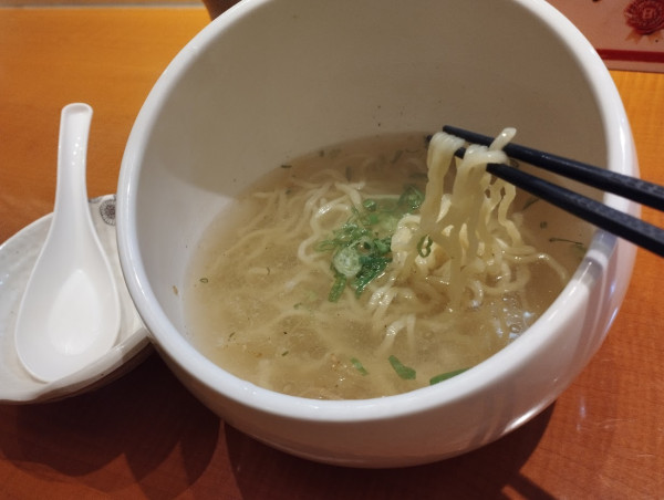 「あっさり塩ラーメン(550)」@戸塚肉酒場の写真