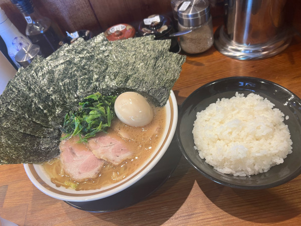 「醤油138＋ライス(大)＋サービス海苔」@らーめん三郷家の写真