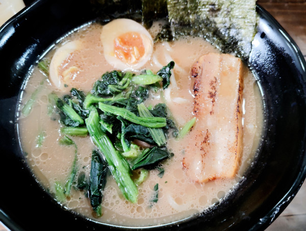 「家系味玉ラーメン」@麺処 万事屋の写真