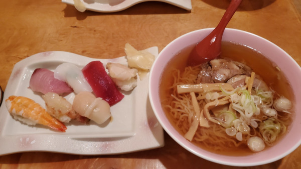 「すし・ラーメンセット（松：2,400円）」@長三郎鮨の写真