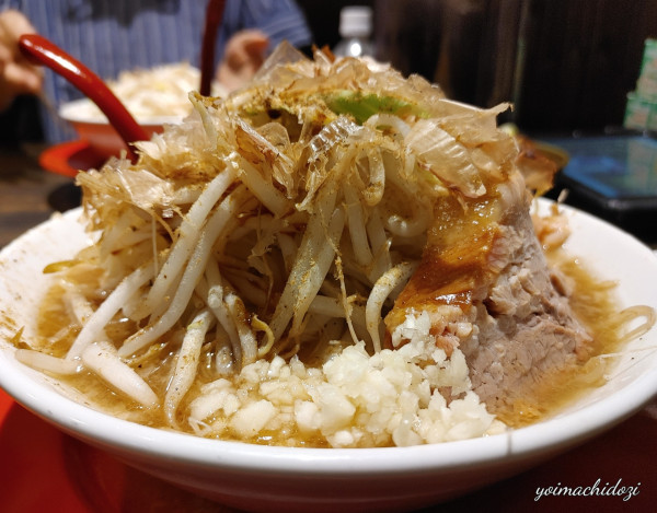 「魚介らーめん（並　900円）」@麺と飯 トンじろの写真