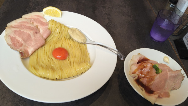 「牡蠣バターたまご麺 ＋ チャーシュー２枚 プラス肉丼」@むかん横浜の写真
