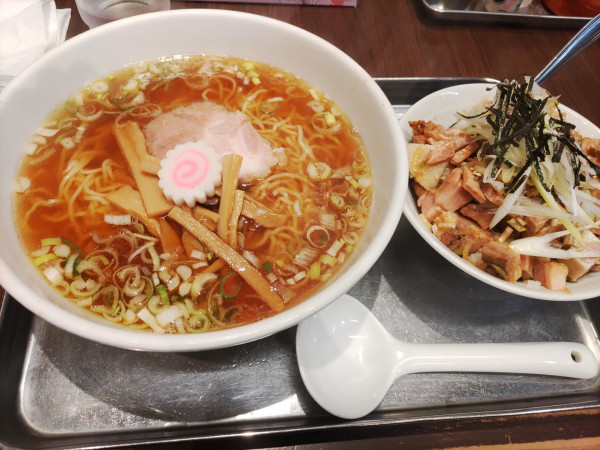 「中華そば 950円 ミニチャーシュー丼 400円」@東京らぁめんちよだの写真