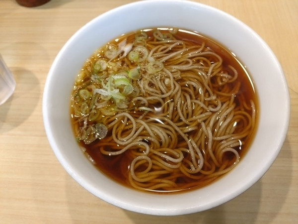 「かけそば420円」@いろり庵きらく 戸塚店の写真