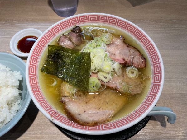 「MIXチャーシュー麺(塩) ¥1500 ライス ¥200」@まるえ中華そばの写真